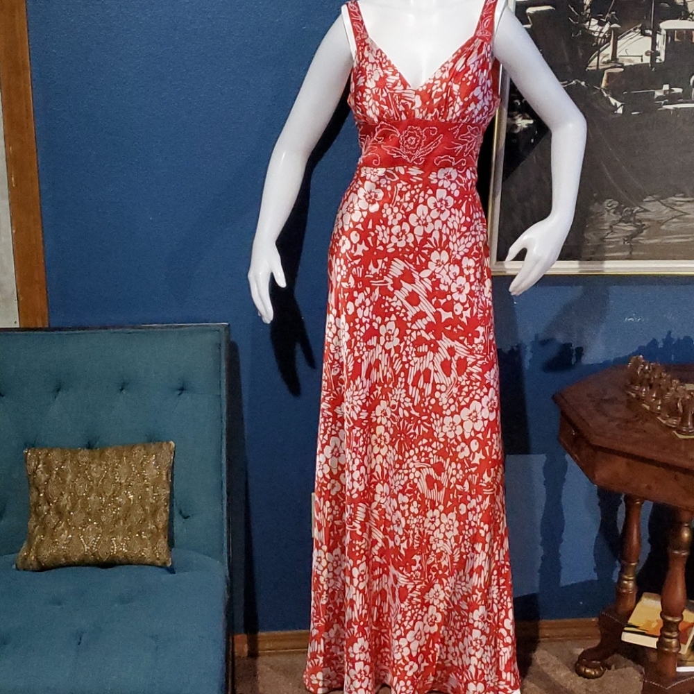2000 Beautiful long dress with embellishments